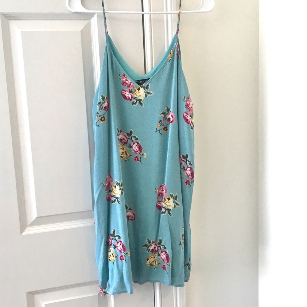 GORGEOUS FLORAL SLIP DRESS! 🔥